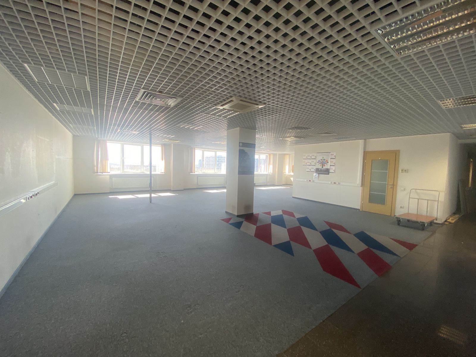 Аренда офиса 200 м² БЦ Праздник