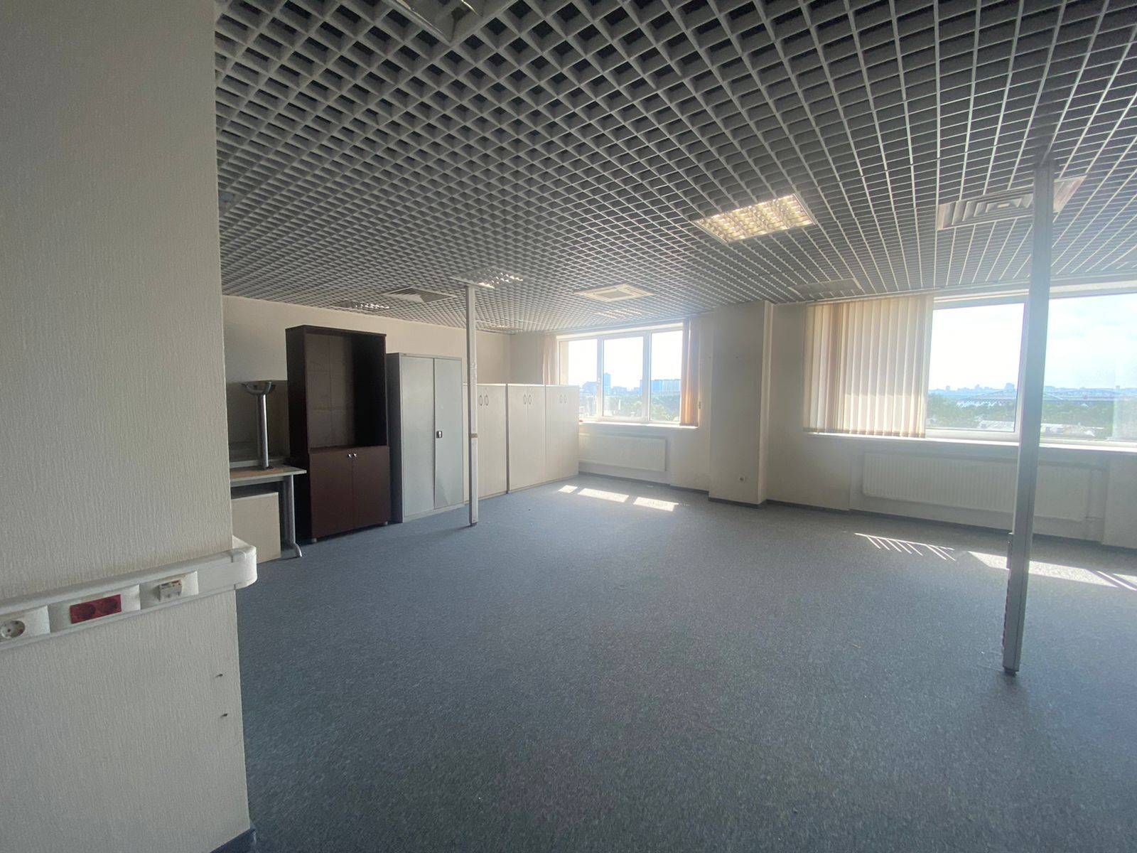 Аренда офиса 19000 м² БЦ Праздник